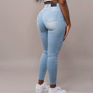 NEED GONE!! FITJEAN Bleach Blue Contour Skinny Jeans